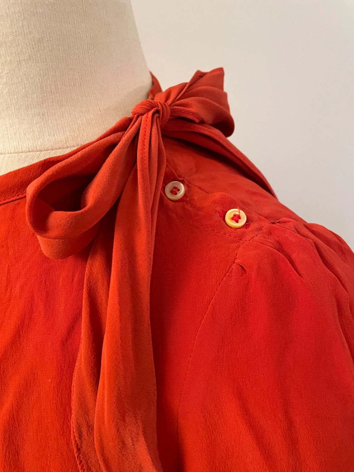 Sandro - Top coral 100% seda talla 1 detalle nudo – photo 3